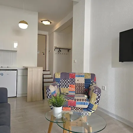 Golden Sunset Apartment *